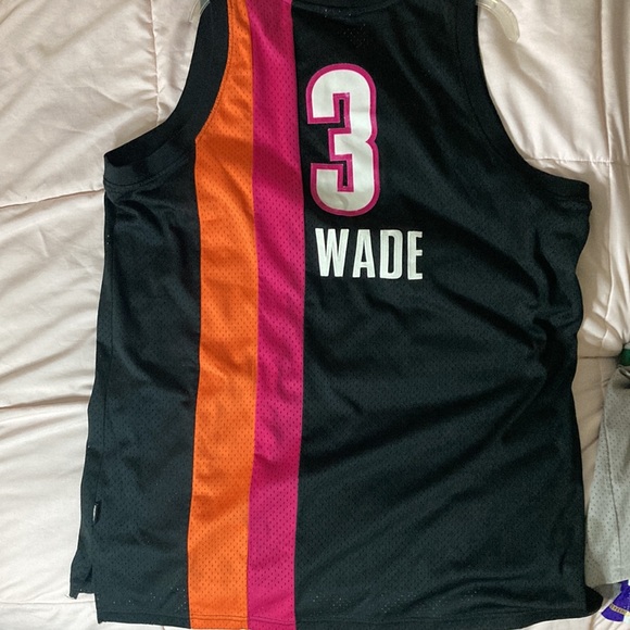 1971-72 Dwayne Wade Reebok Classic Jersey - Miami Heat #3 - Picture 4 of 4
